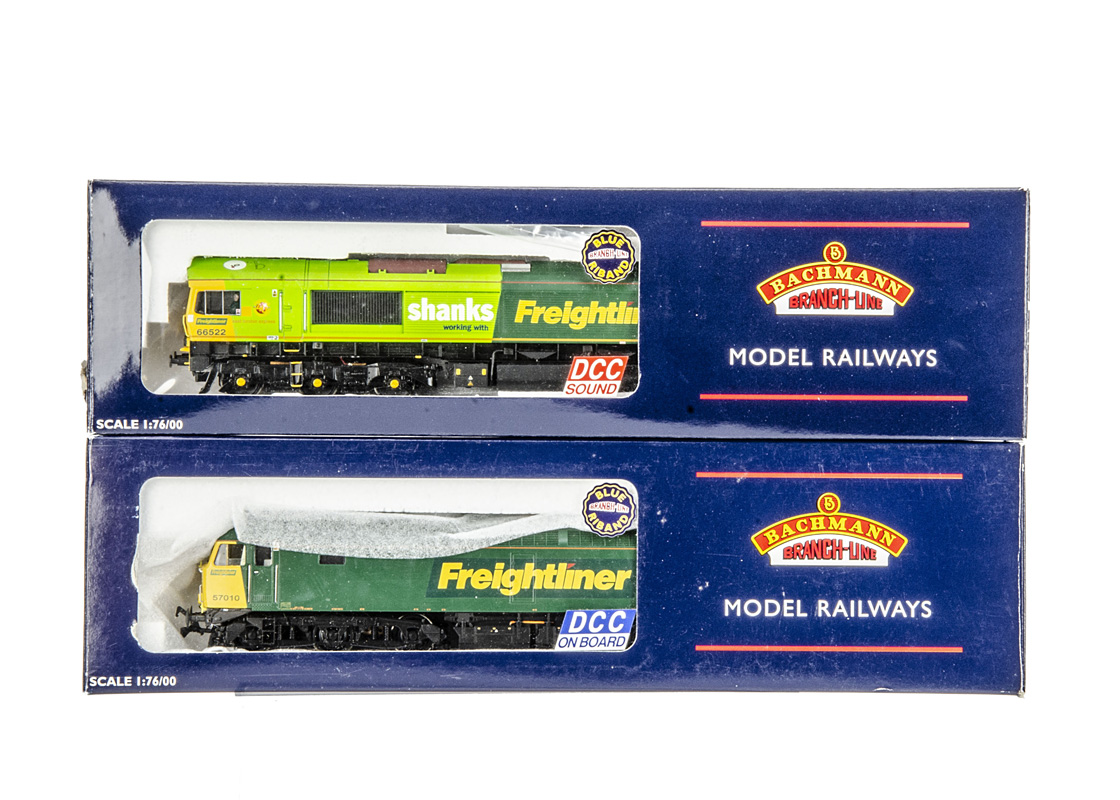 Bachmann 00 Gauge Freightliner Class 57 and 66 Diesel Locomotives, 32-750DC green and yellow