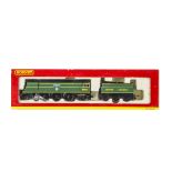 Hornby 00 Gauge R2220 BR green Battle of Britain Class 34081 '92 Squadron' Locomotive and Tender, in
