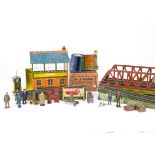 Hornby Series 0 Gauge Accessories, No 2 Signal, in original box, No 2 Signal Cabin, Platelayer's