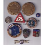 METAL BADGES AND MEDALS Nine in total including 2 medals and 2 badges for Skiing, Le Chamois De