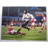 RYAN GIGGS 1999 Col 16 x 12 photo showing the iconic moment when Giggs scored the winning goal