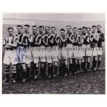 DALLY DUNCAN / HULL CITY / AUTOGRAPH A signed 10" X 8" black & white Hull City team group photograph