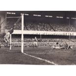 ARSENAL V NEWCASTLE UNITED 1960 A 12" X 8" black & white action Press photograph from the match on