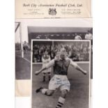 ARSENAL / CLIFF BASTIN / EDDIE HAPGOOD / AUTOGRAPHS An 8" X 6" signed black & white photograph of