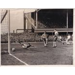 WEST HAM V CARDIFF CITY 1962 A 10" X 8" action Press photograph from 20/4/1962. Very slightly