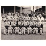 NEWPORT COUNTY Original B/W 8.5" x 6.5" team group press photo 29/8/1964 before the home match