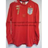 ENGLAND - DAVID BECKHAM SHIRT Red long-sleeved England shirt with 7 Beckham in gold on the back. The