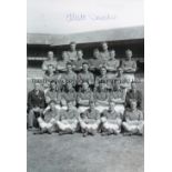 MATT WOODS B/w 12 x 8 photo of Everton's squad of players posing for photographers during a photo-