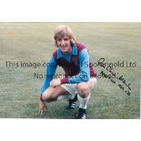 IAN HAMILTON Col 12 x 8 photo showing the Aston Villa midfielder striking a full length pose for