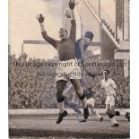 WEST HAM UNITED V ARSENAL 1958 B/W 9" X 8" action P.A.-Reuter press photo showing Jack Kelsey in the