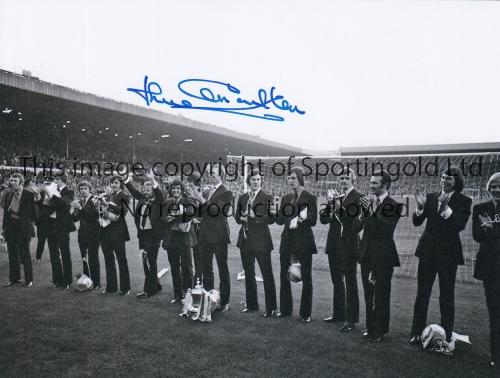 JACK CHARLTON B/w 8 x 6 photo showing Leeds United players applauding supporters at Elland Road