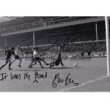 EDDIE KELLY / ARSENAL / AUTOGRAPH A B/W 12" X 8" photo of Kelly scoring the equalising goal in the