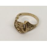 A gent's 9ct gold horseshoe design signet ring.App