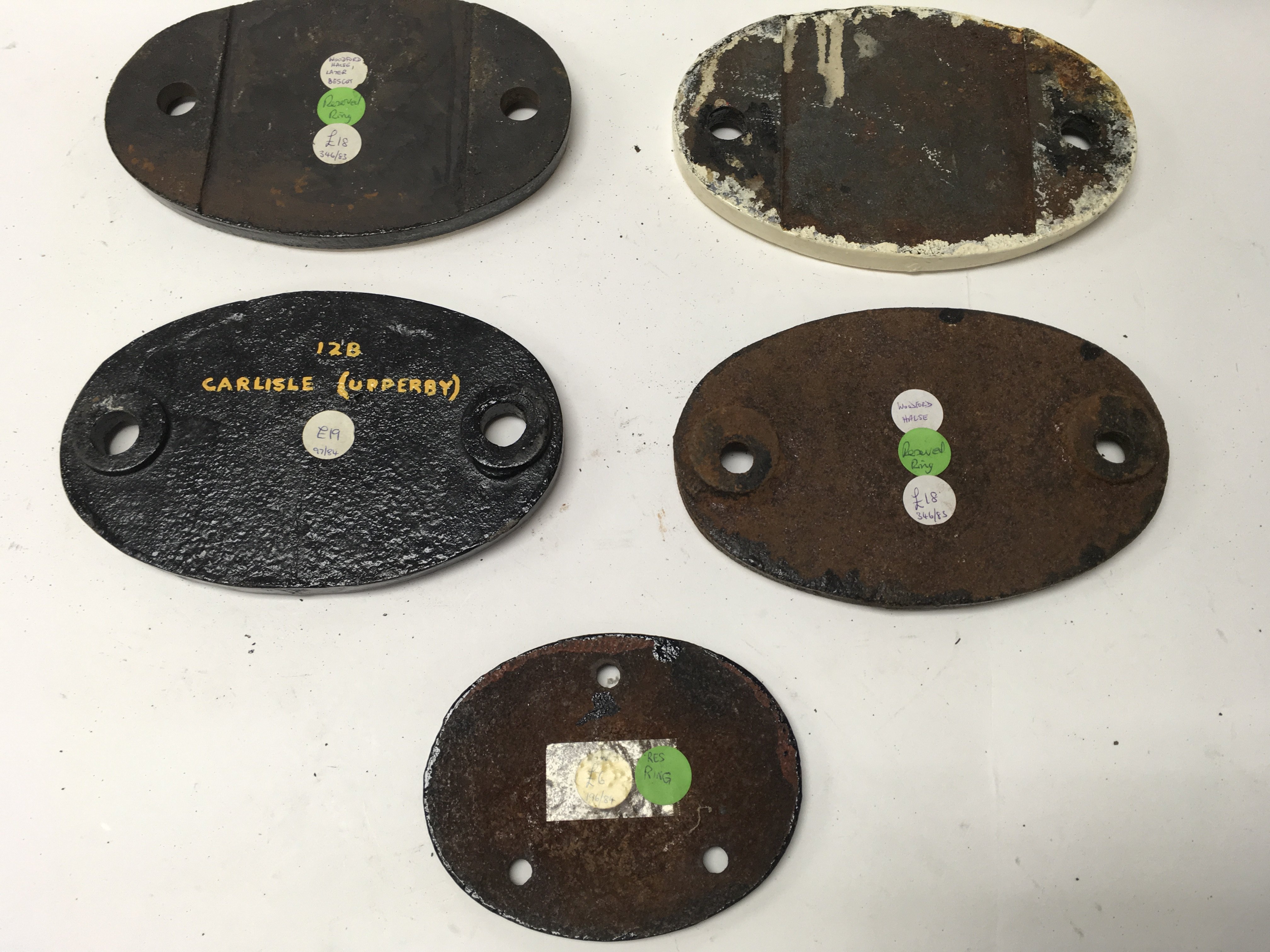 A group of five cast iron train carriage plates, i - Image 2 of 2