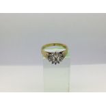 An 18ct gold diamond cluster ring, approx 4.6g and