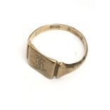 A gent's 9ct gold signet ring.Approx 3.9g