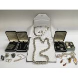 A collection of mainly silver jewellery.