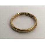 A 9ct gold wedding band ring.Approx 2.4g, O