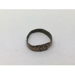 A small metal ring, possibly late medieval, approx