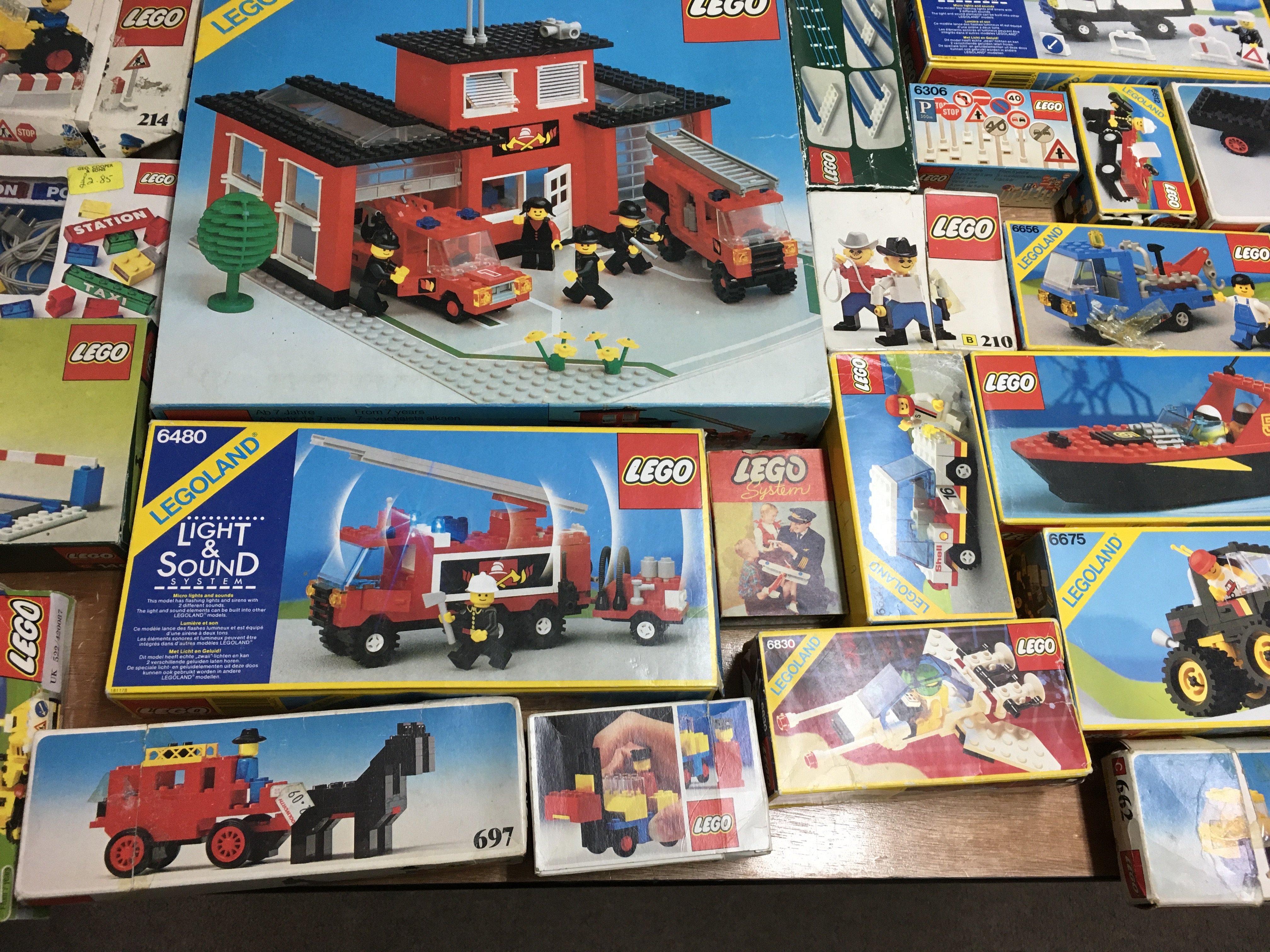 Lego , a large collection of boxed models including vintage 1960s and 70s - Image 7 of 10