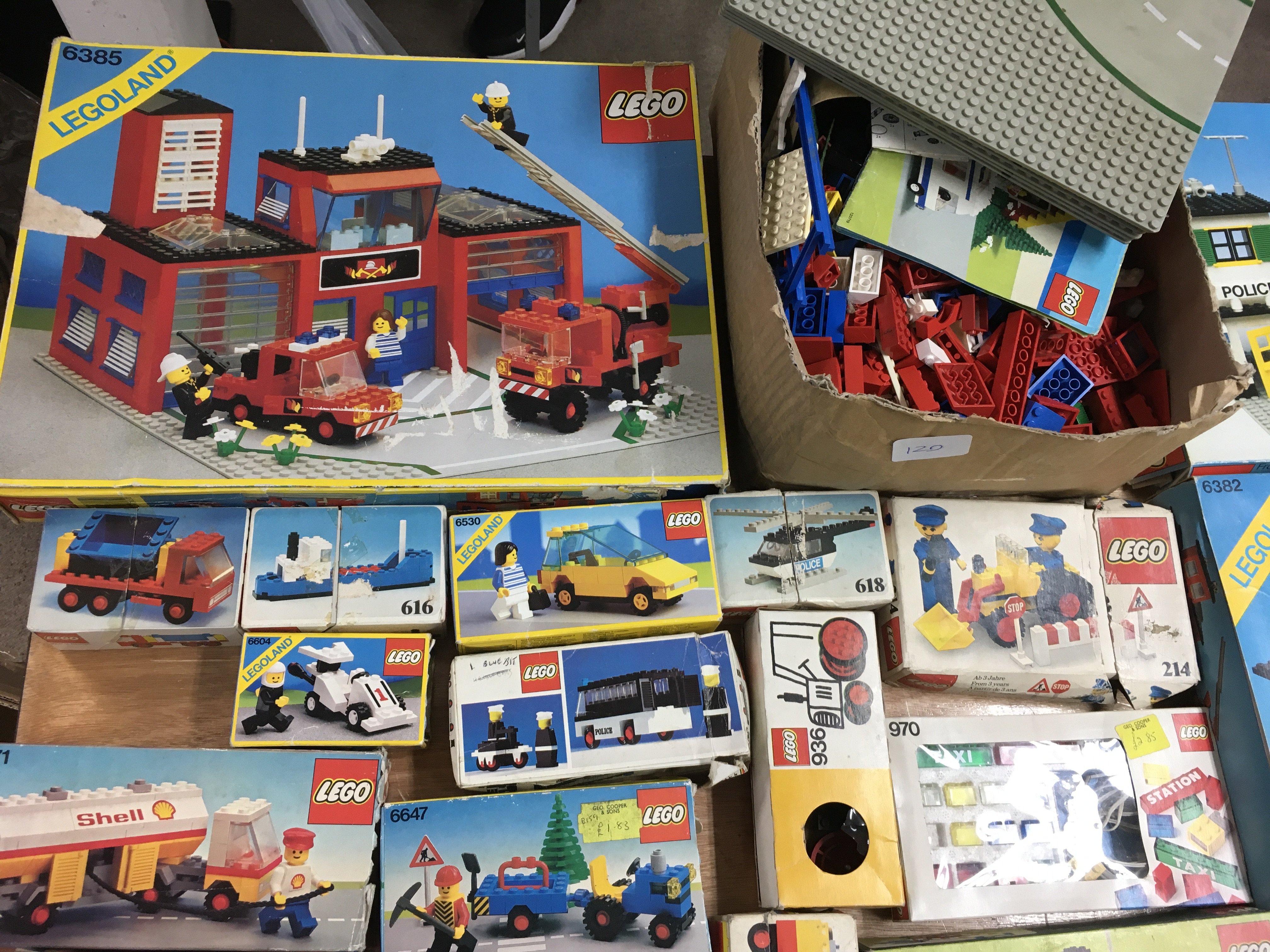 Lego , a large collection of boxed models including vintage 1960s and 70s - Image 2 of 10