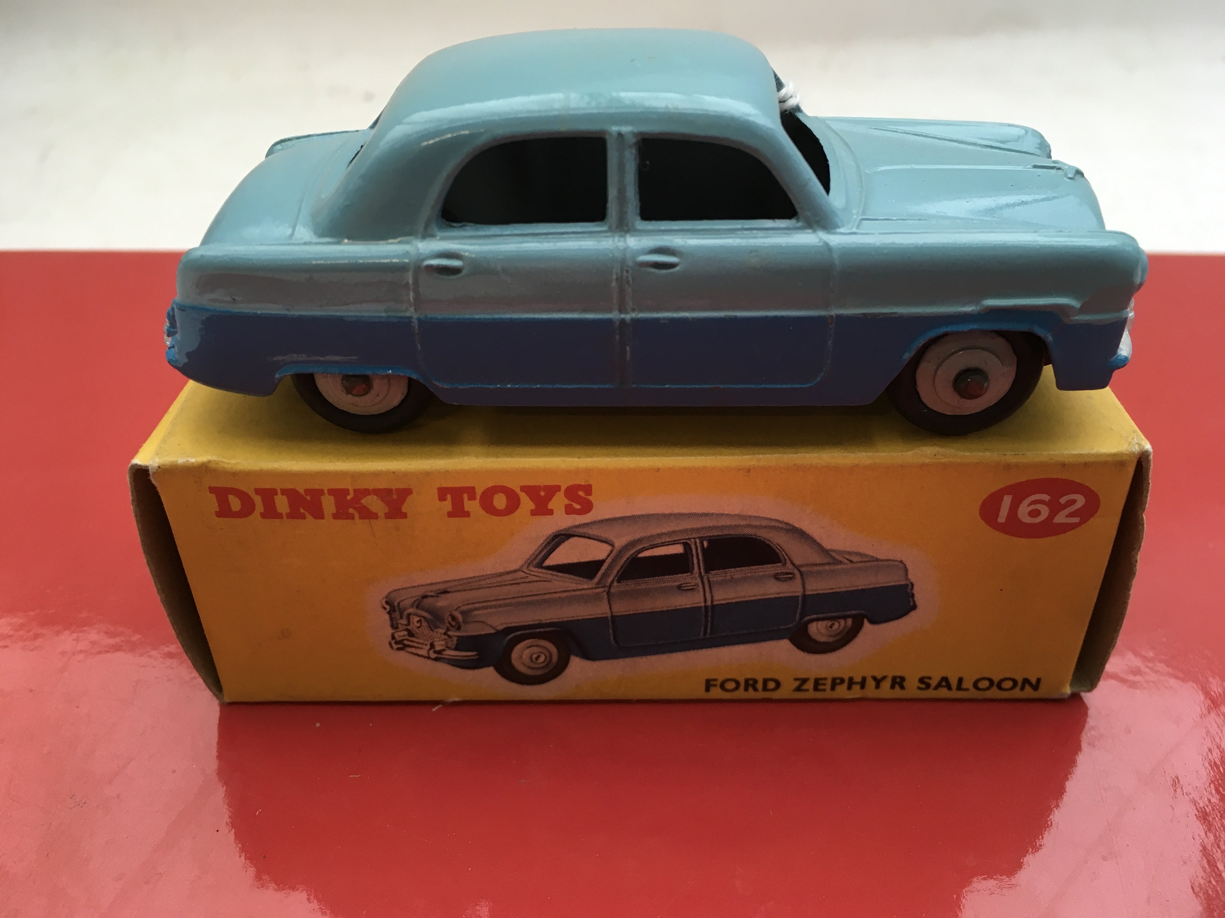 Dinky toys, Original boxed Diecast #162 Ford Zephyr saloon