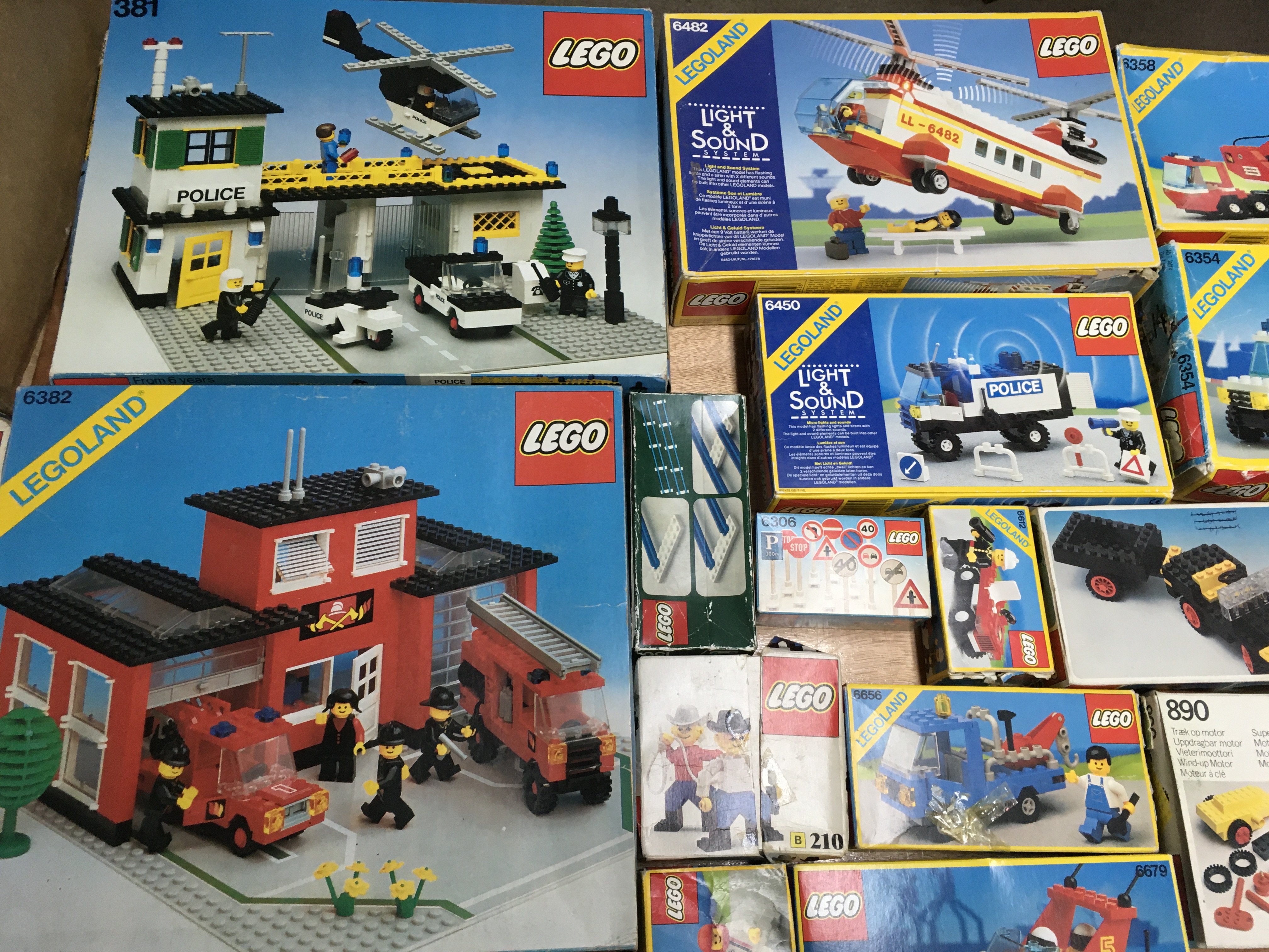 Lego , a large collection of boxed models including vintage 1960s and 70s - Image 4 of 10
