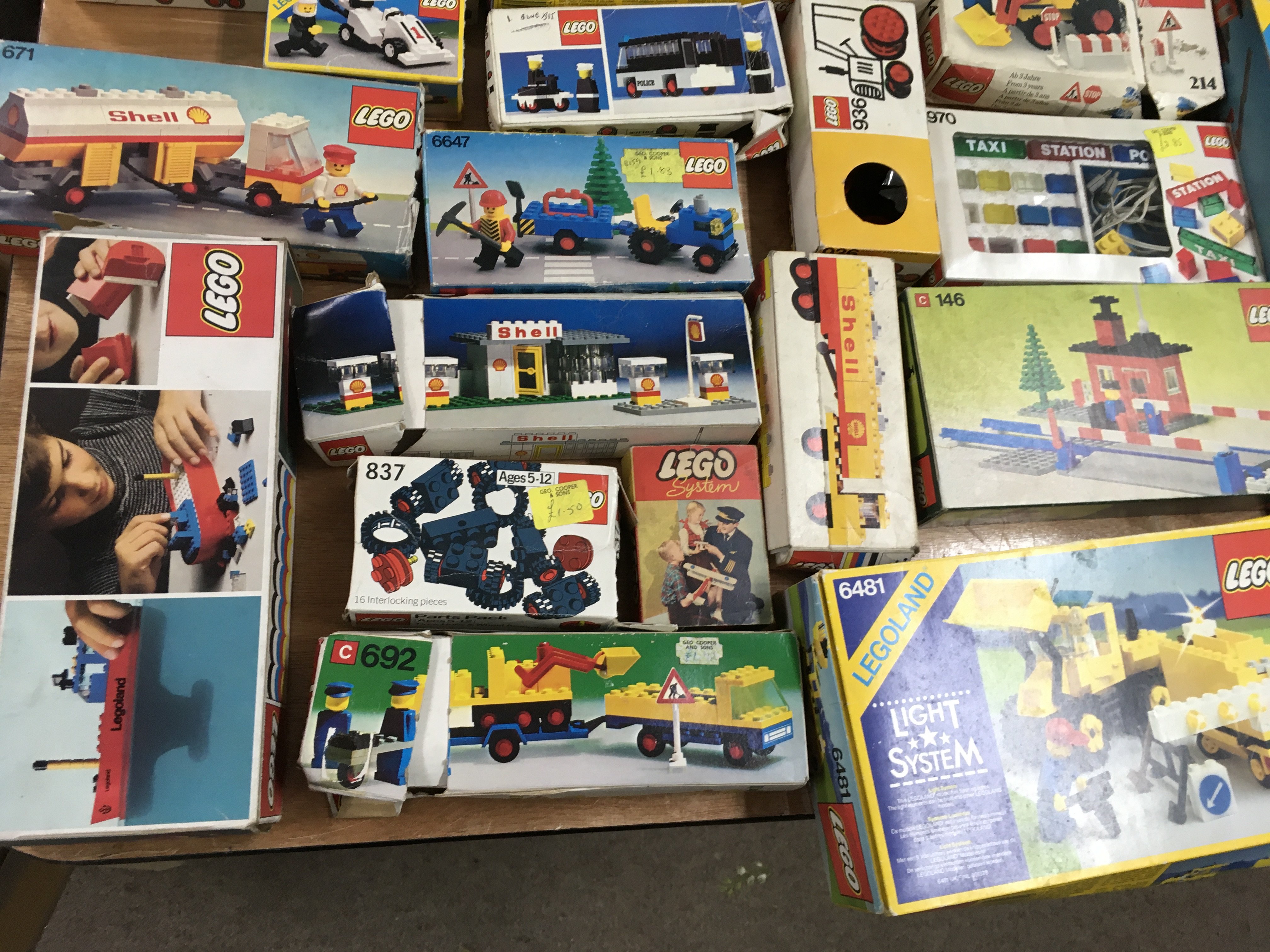 Lego , a large collection of boxed models including vintage 1960s and 70s - Image 3 of 10