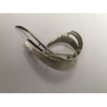 A 18 ct white gold brooch of contemporary form 7 grams approx.