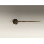 A Edwardian gold stick pin .