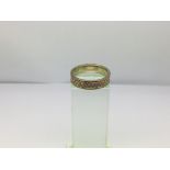 A 9ct yellow and rose gold ring, approx 4.4g and approx size O.