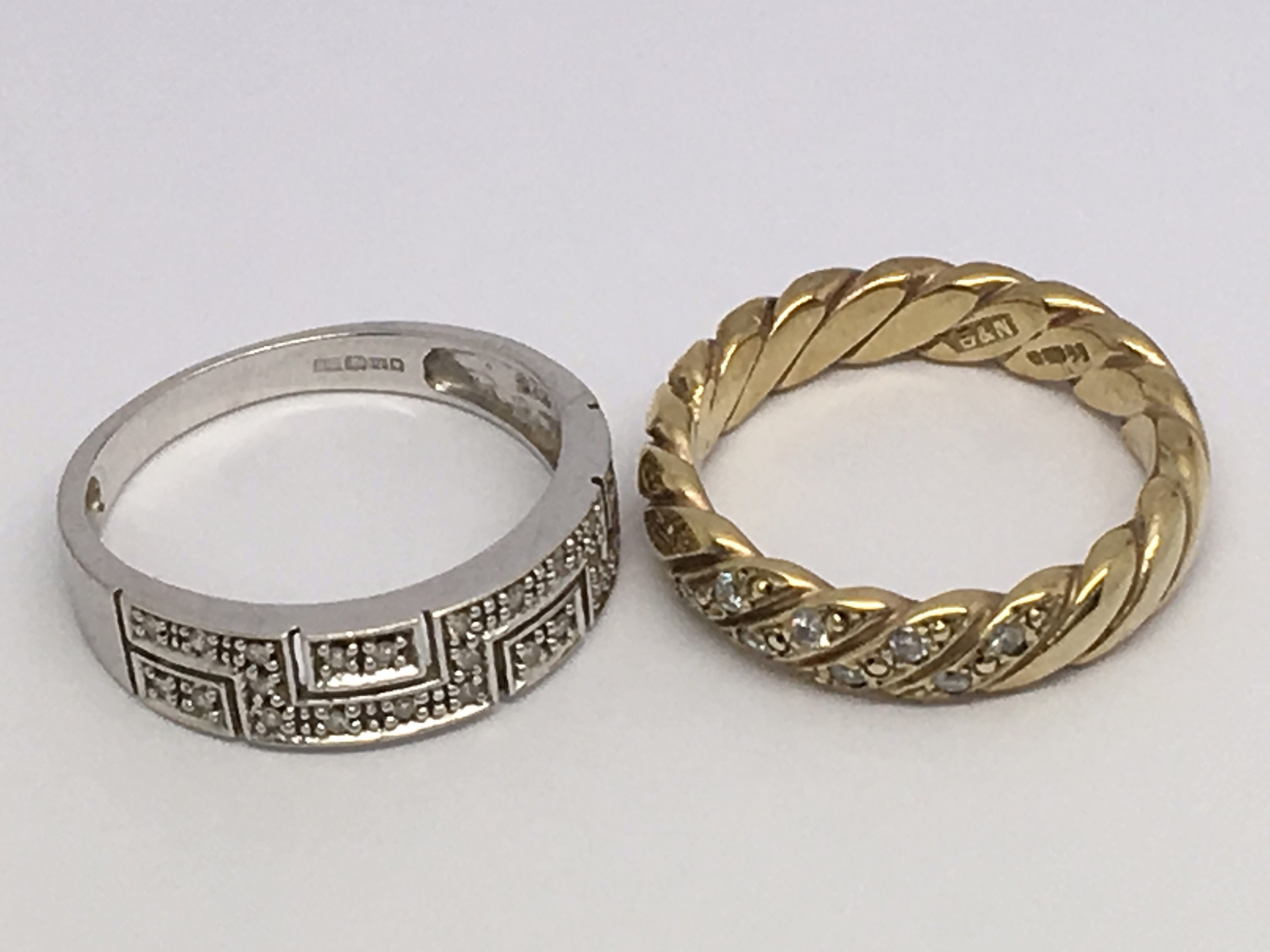 Two 9ct white gold rings- one of modern geometric