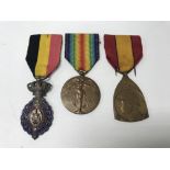 A group of two Belgium First World War medals including an allied victory medal, a commemorative war