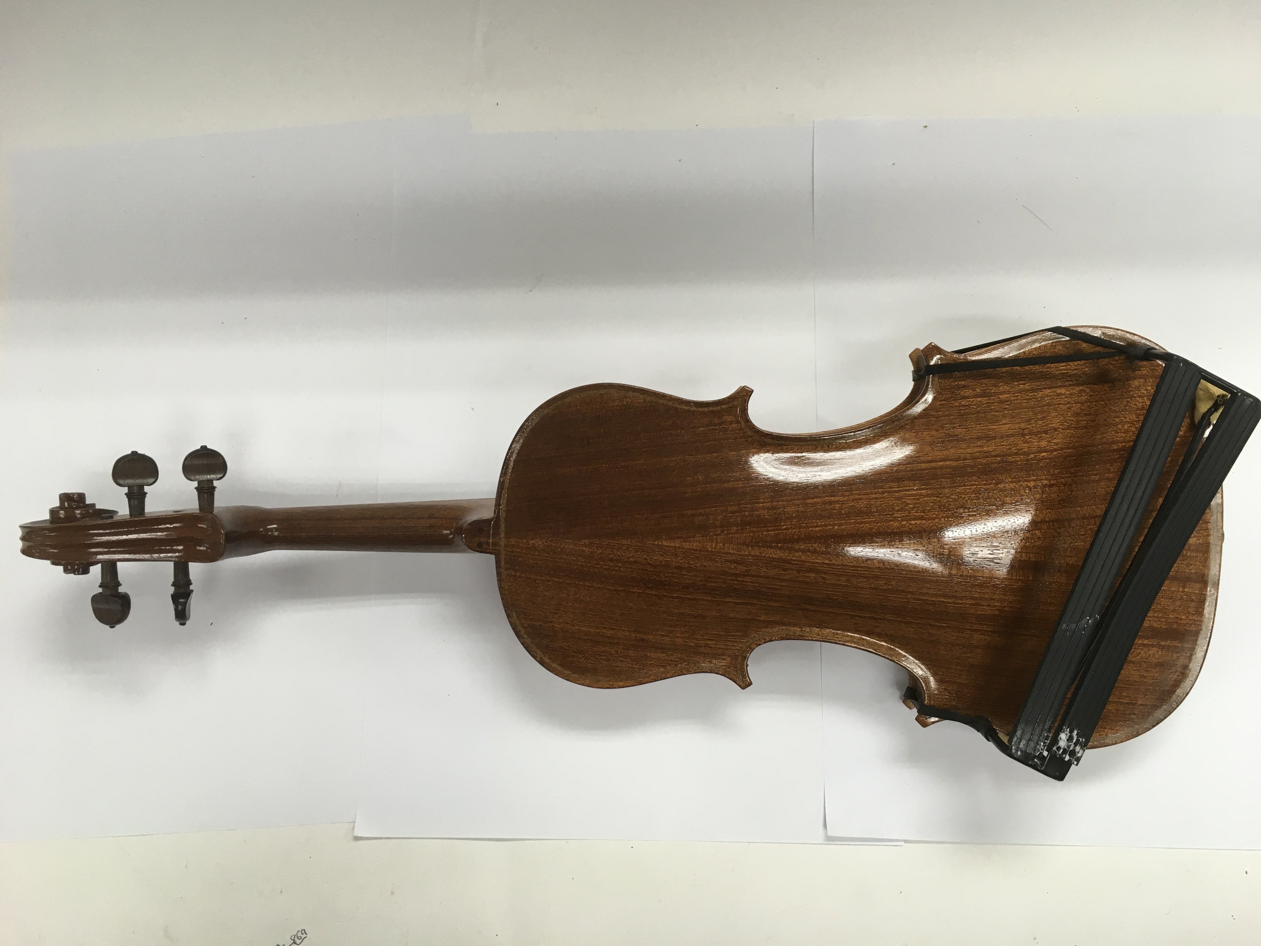 An English made violin with two tone fretboard - NO RESERVE - Image 2 of 6