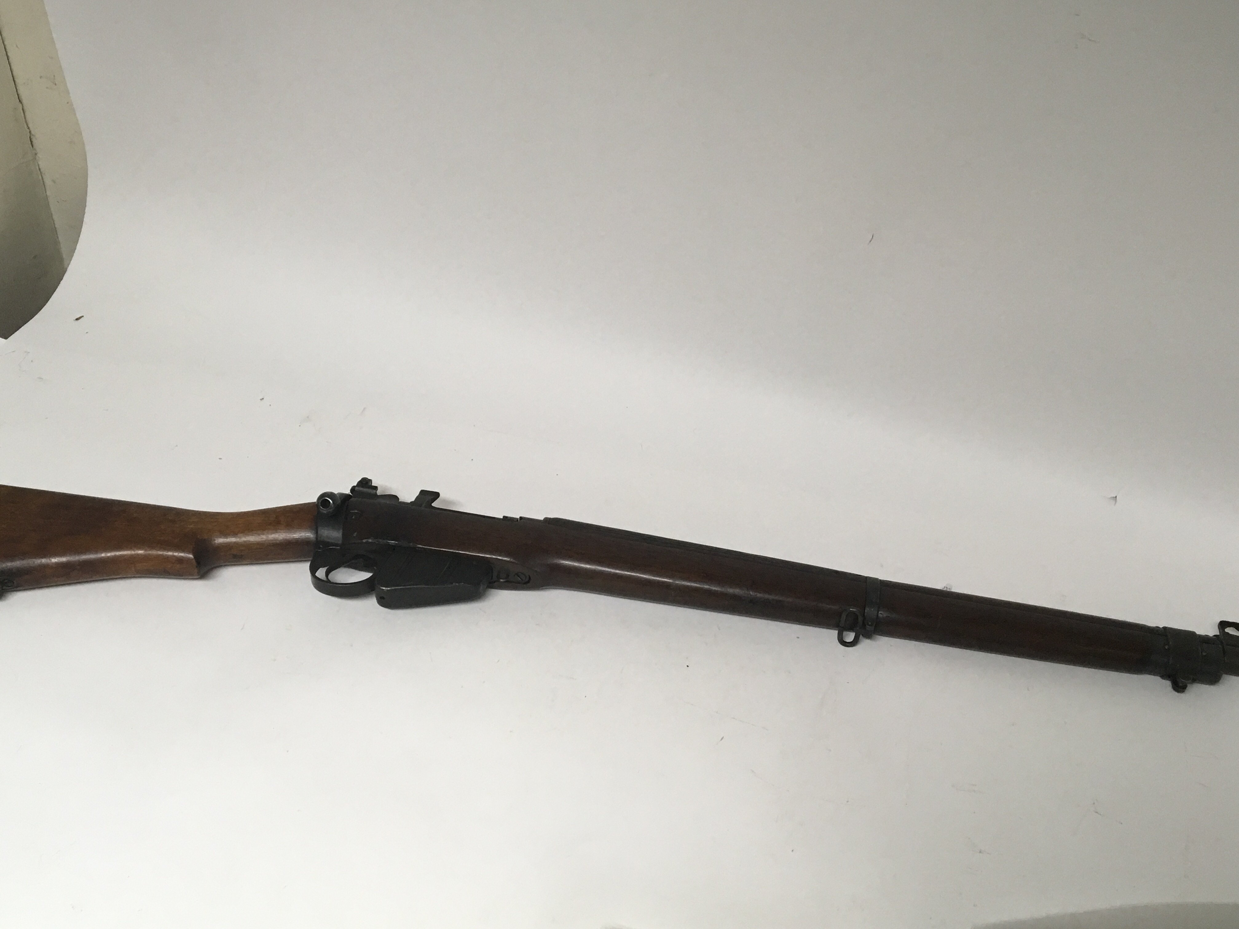 An interesting Enfield No4 Mark1 rifle by Savage Arms of the USA cal.303 serial number 73C7478. This - Image 3 of 4