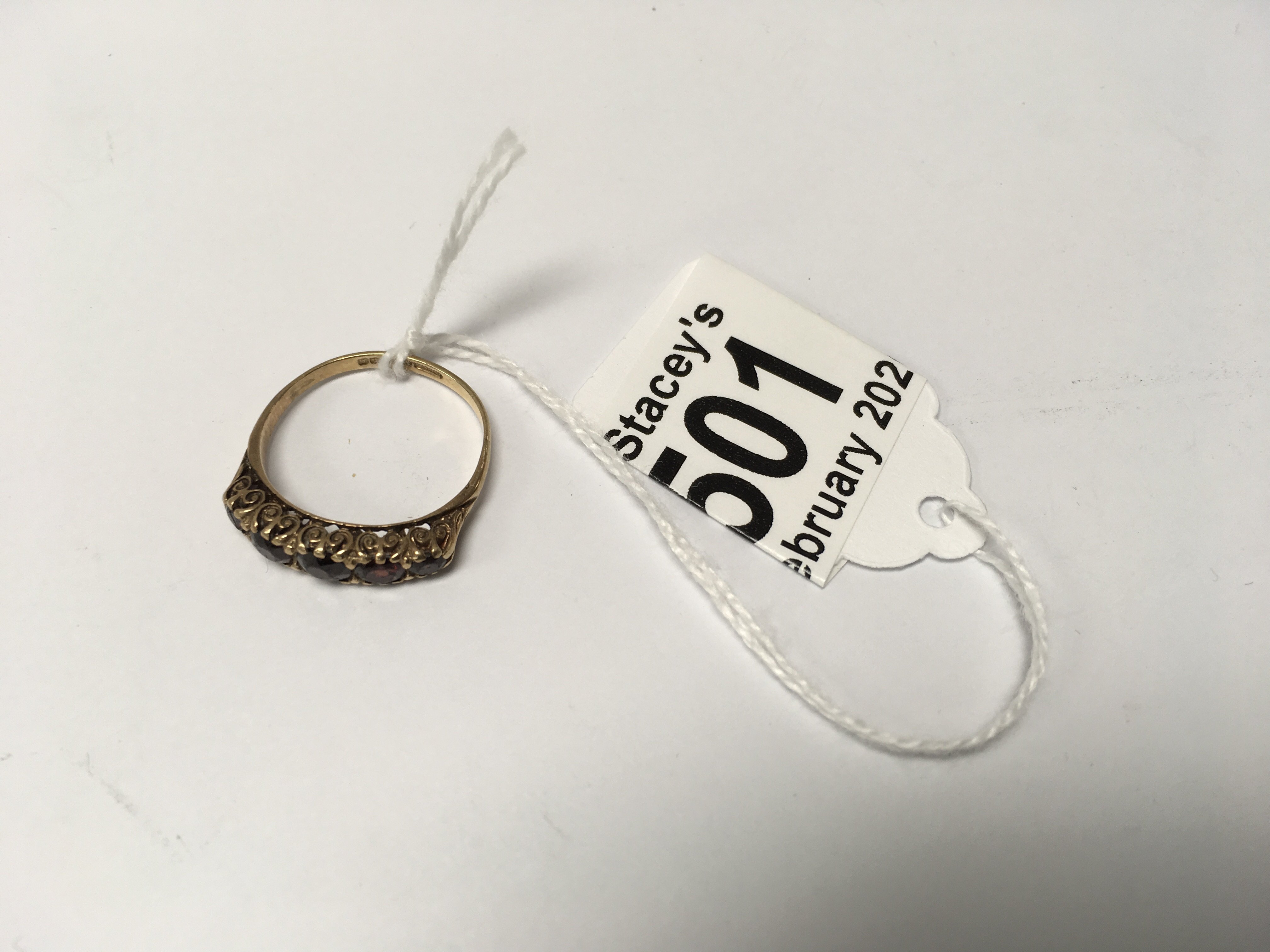 A 9ct gold a garnet set ring