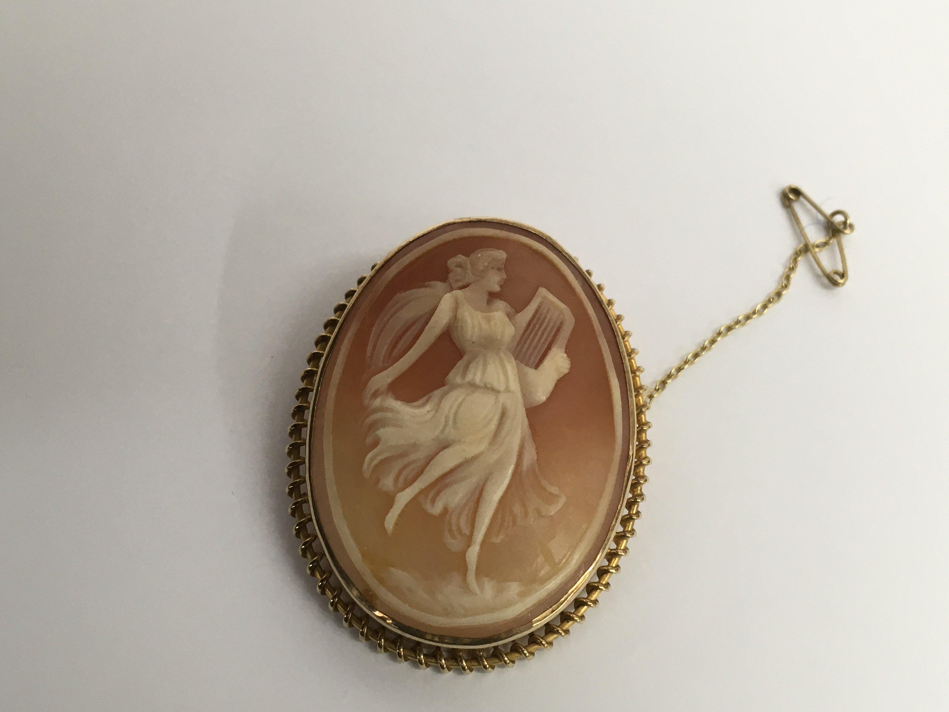 A 9ct gold, carved cameo brooch decorated with a m