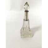 A Victorian glass scent bottle with silver rim (wo