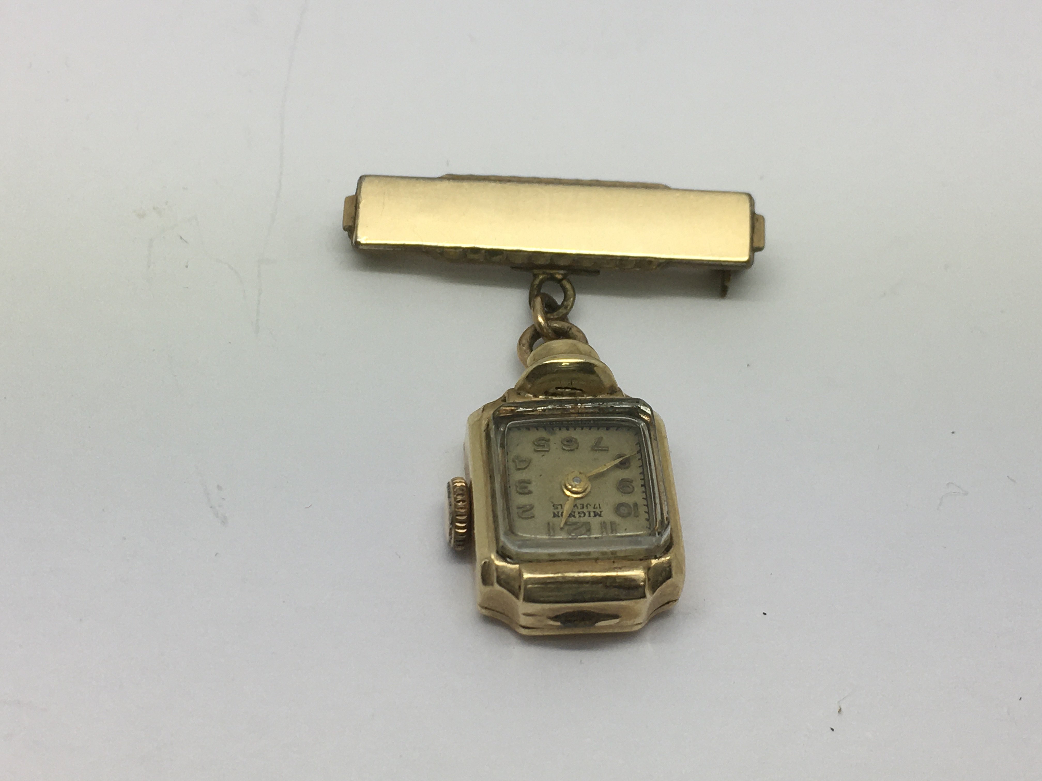 A 9ct gold cased broach watch, approx 9g.