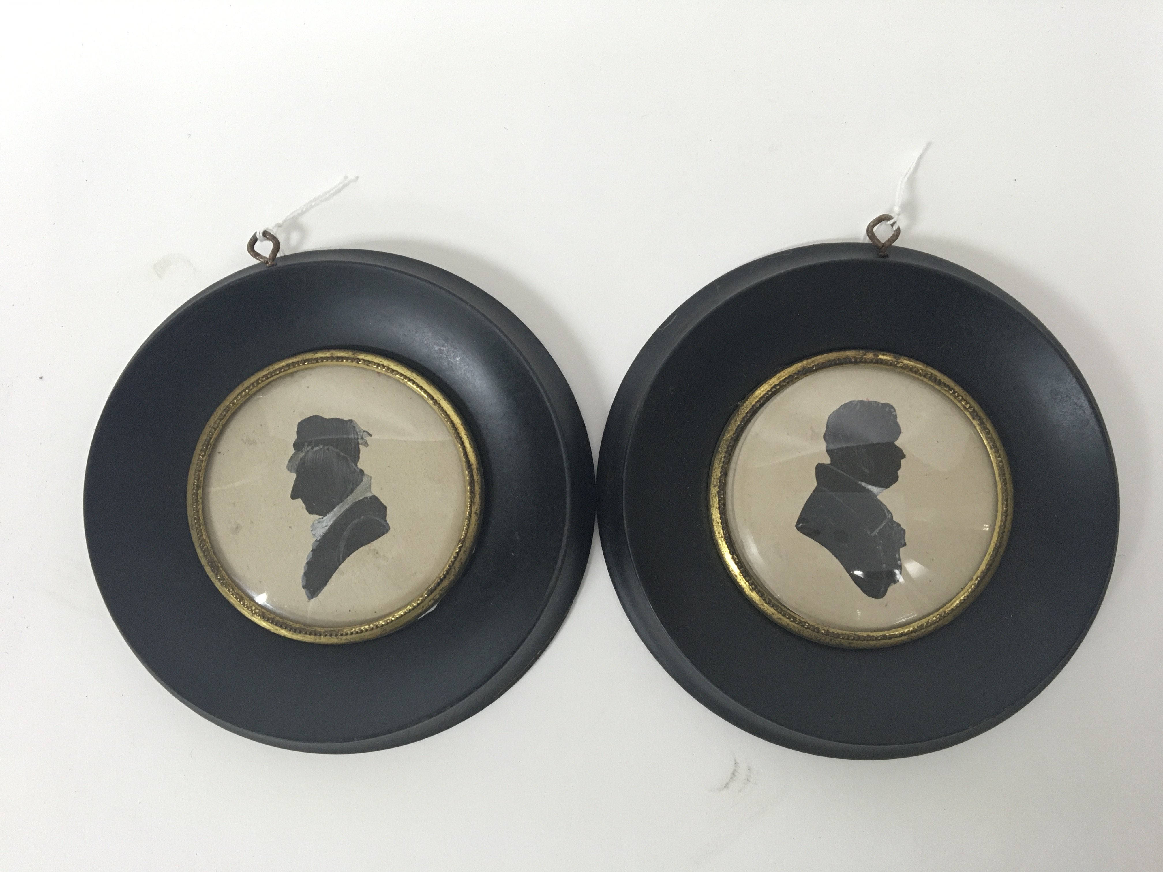 A pair of silhouettes in round frames of a Victori