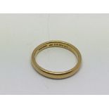 A 22ct gold wedding band, approx 4.8g.