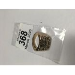 A heavy quality 9ct gold gents ring. 15.1g.