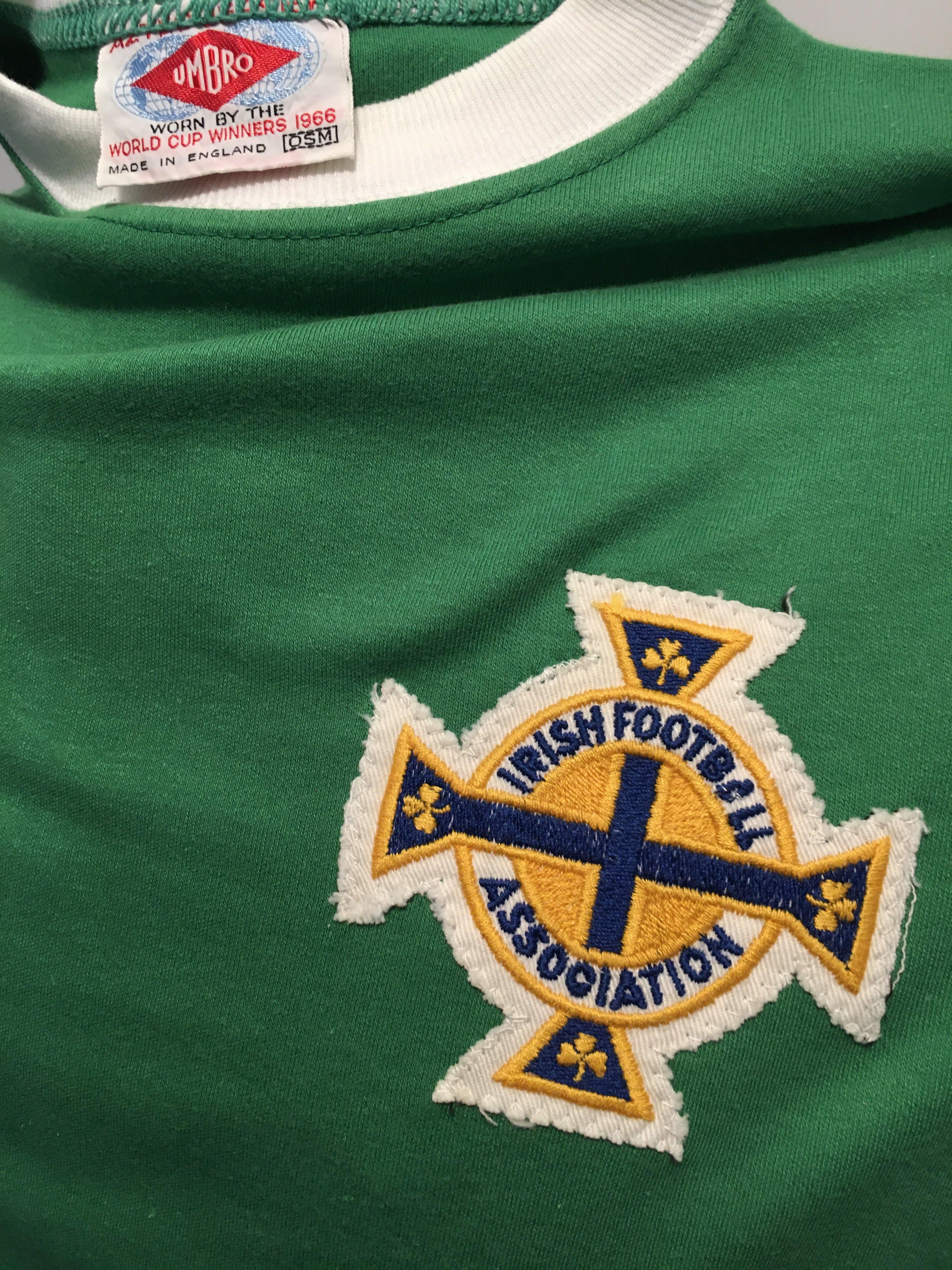 Terry Neill Northern Ireland Match Worn Football Shirt: Superb condition green long sleeve shirt - Image 4 of 4