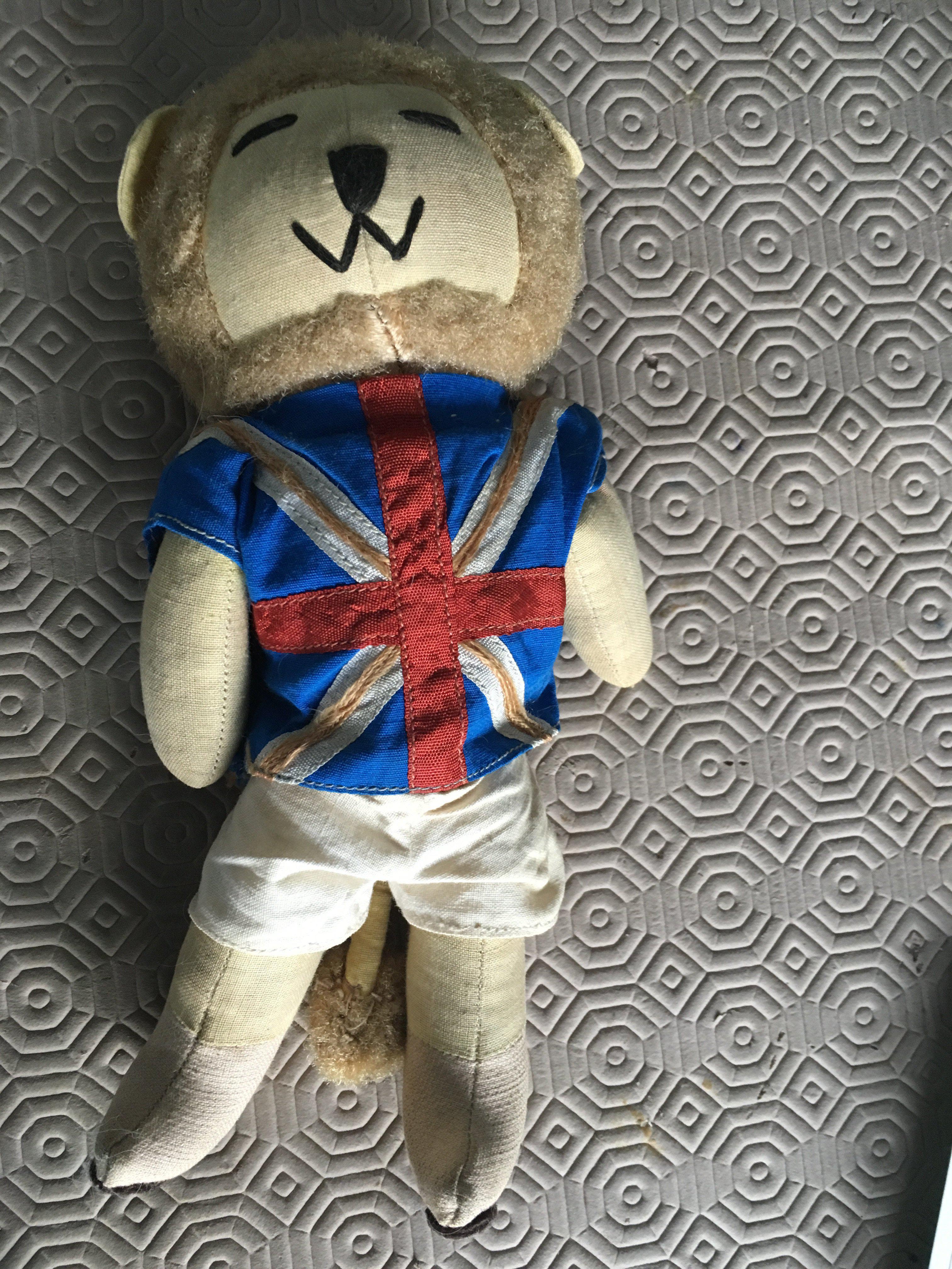 World Cup Willie Lion 1966 Football Mascot Toy: Good condition with jacket still bright and tail