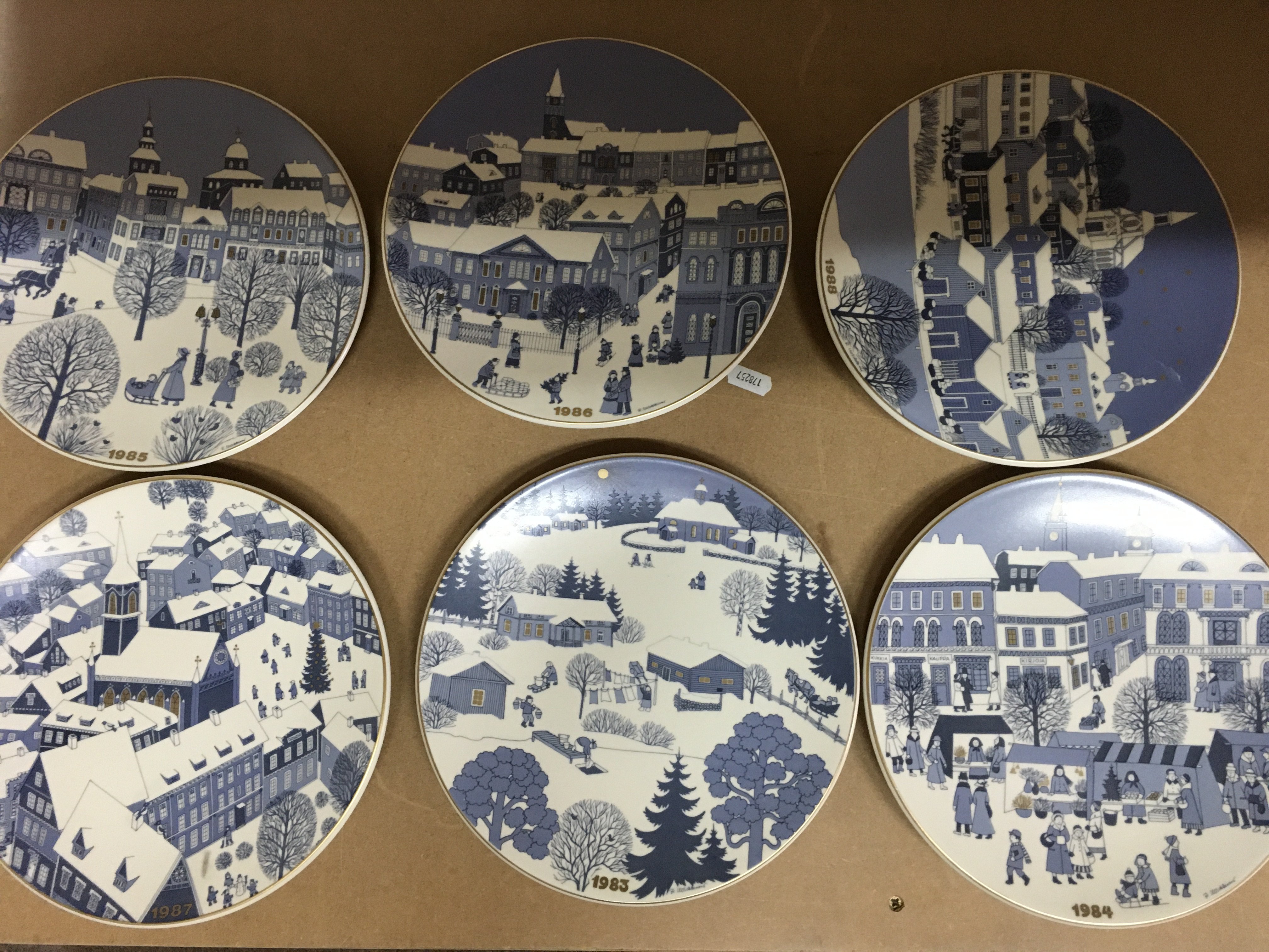 6 Finish Arabia pottery Christmas plates.