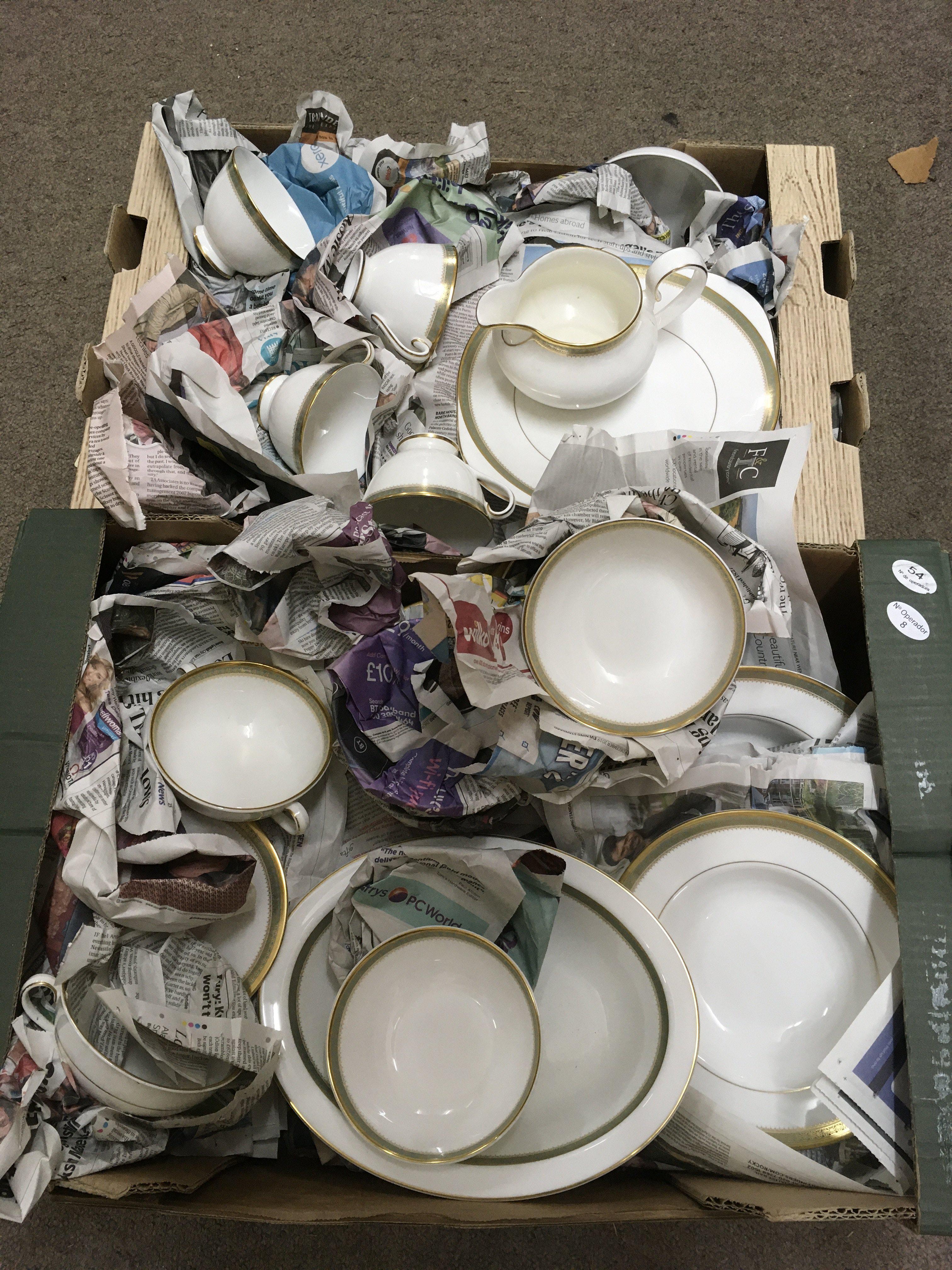 An extensive Royal Doulton 'Clarendon" pattern dinner set, approx ninety-eight pieces - NO RESERVE