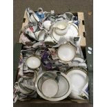 An extensive Royal Doulton 'Clarendon" pattern dinner set, approx ninety-eight pieces - NO RESERVE