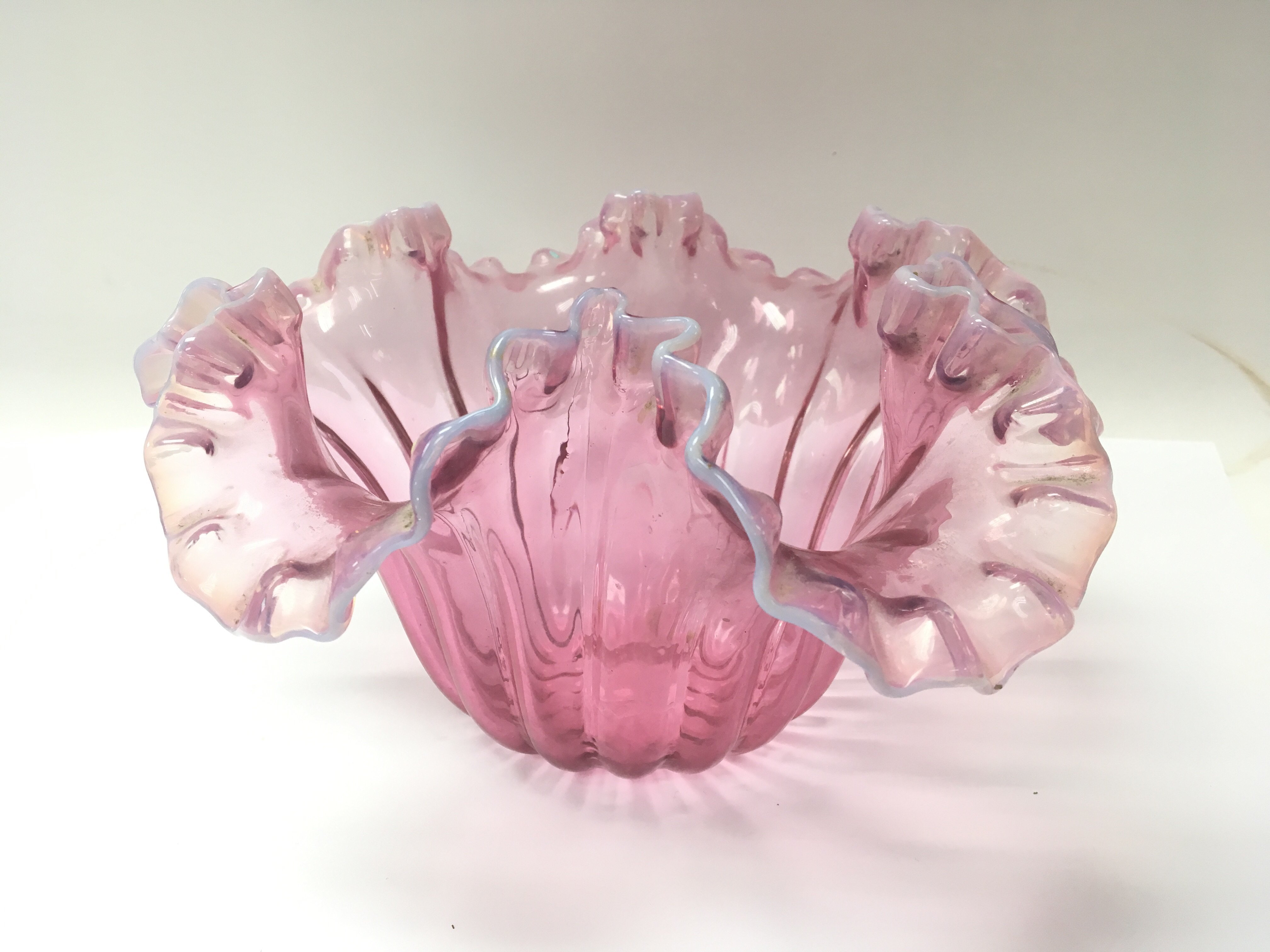 A collection of glassware including an early 20th century cranberry and opalescent glass dish with a - Image 2 of 2