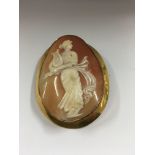 A classic cameo brooch with 9 ct gold surround.6 cm