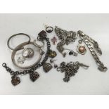 A bag of mixed silver jewellery.